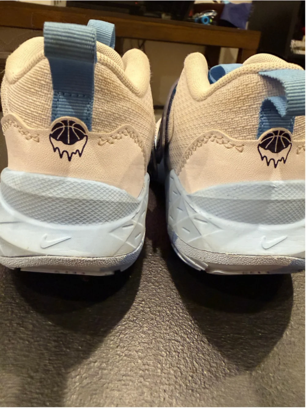Boys Nike Basketball Sneakers Size 2 (Little Boy) White and Blue